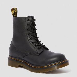 1460 Black Doc Martens